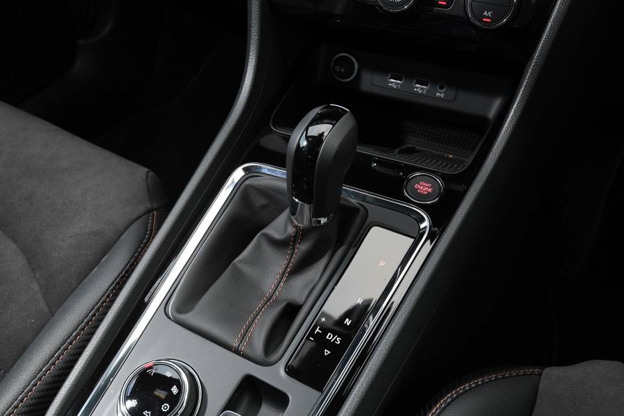 Детали интерьера Cupra Ateca 2018 года  (UK) (фото 39 из 41)